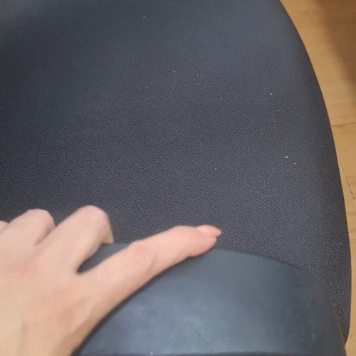 Karekla pou tragouda